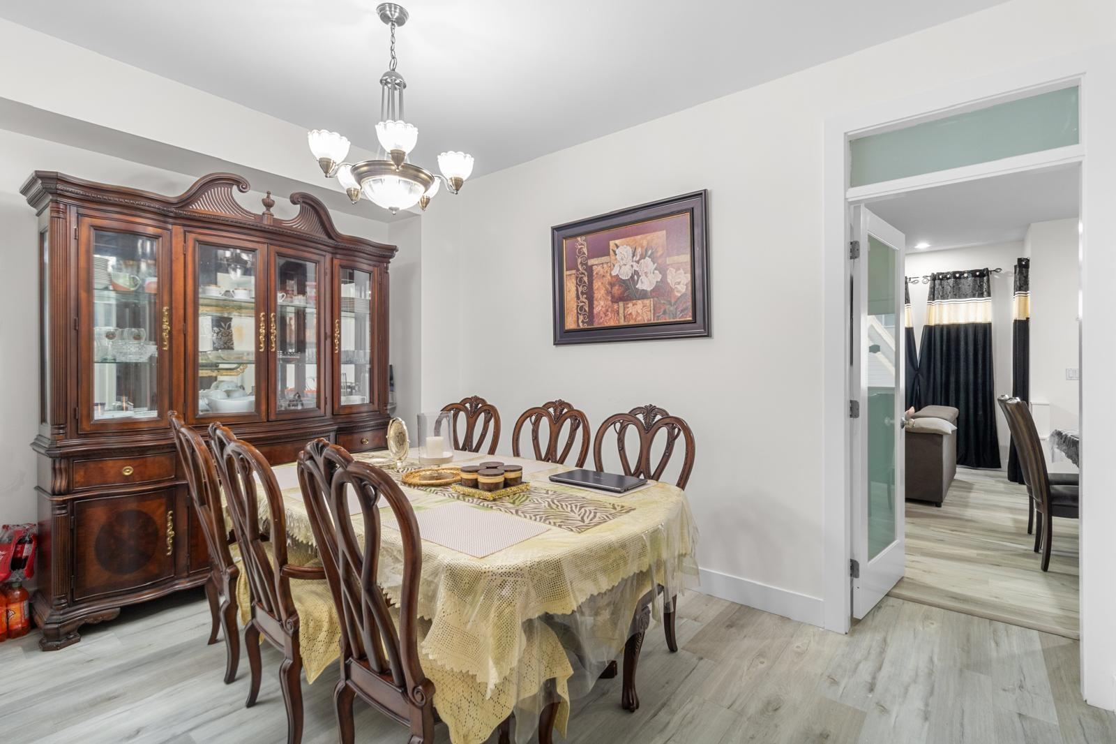 12625 Hampton Court, Surrey, British Columbia  V3W 1N2 - Photo 5 - R3085196