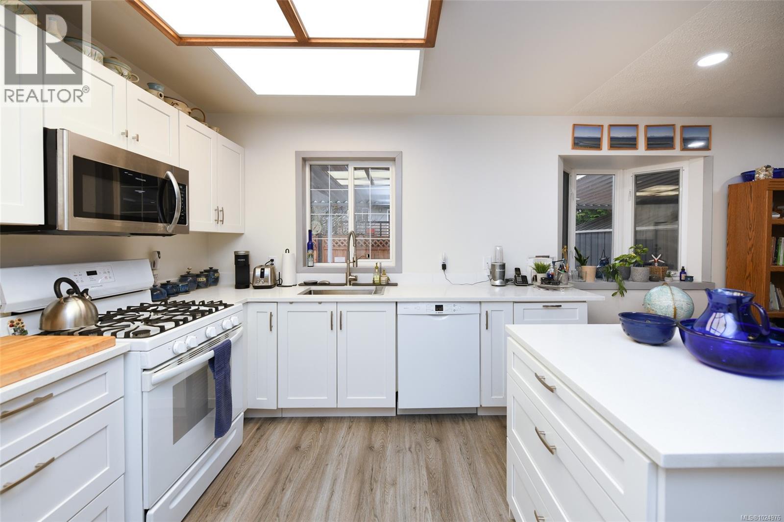 1331 Coast View Dr, Comox, British Columbia  V9M 3S7 - Photo 4 - 1024976