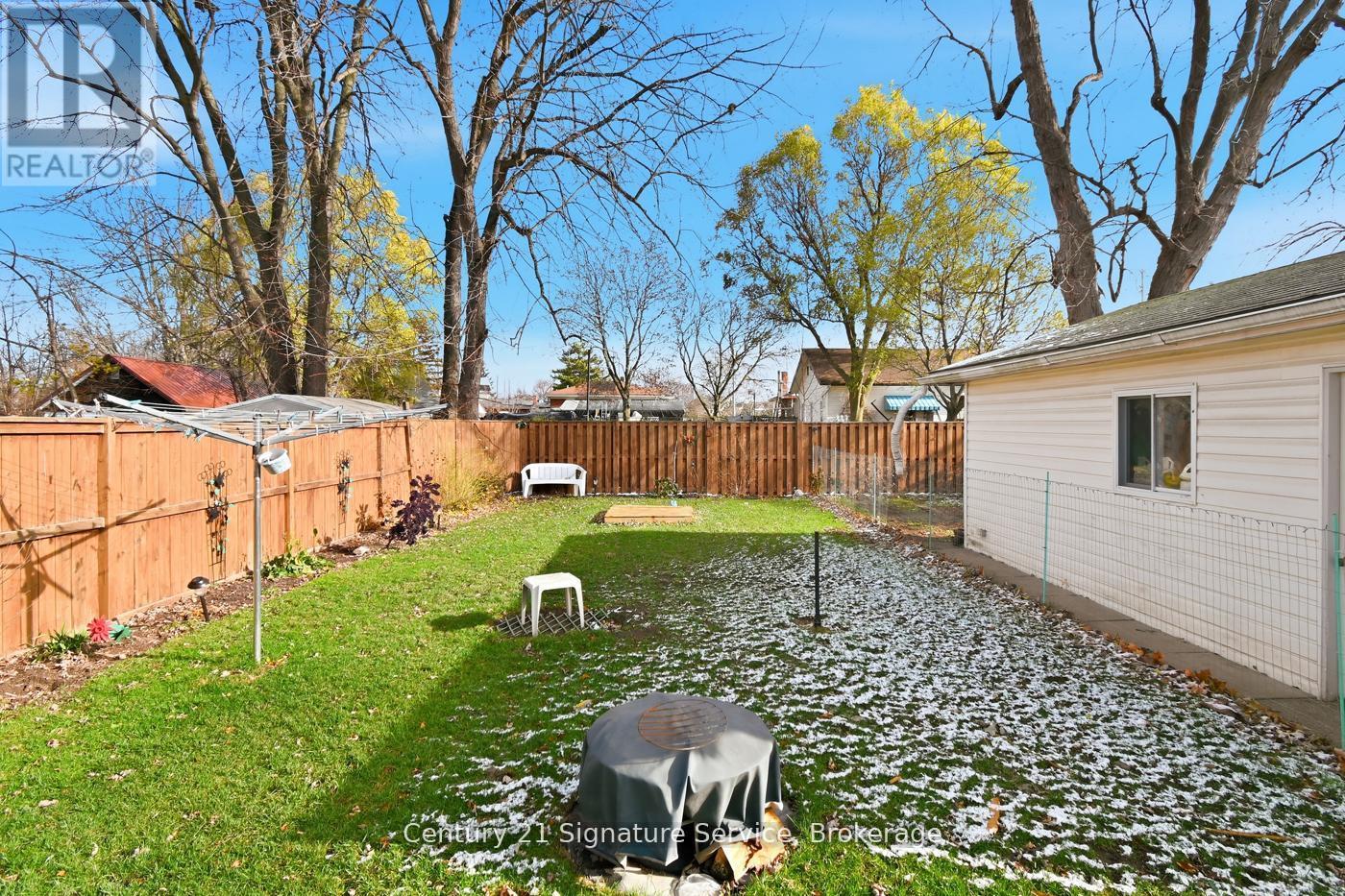 30 Louth Street, St. Catharines, Ontario  L2S 2T4 - Photo 9 - X12754876