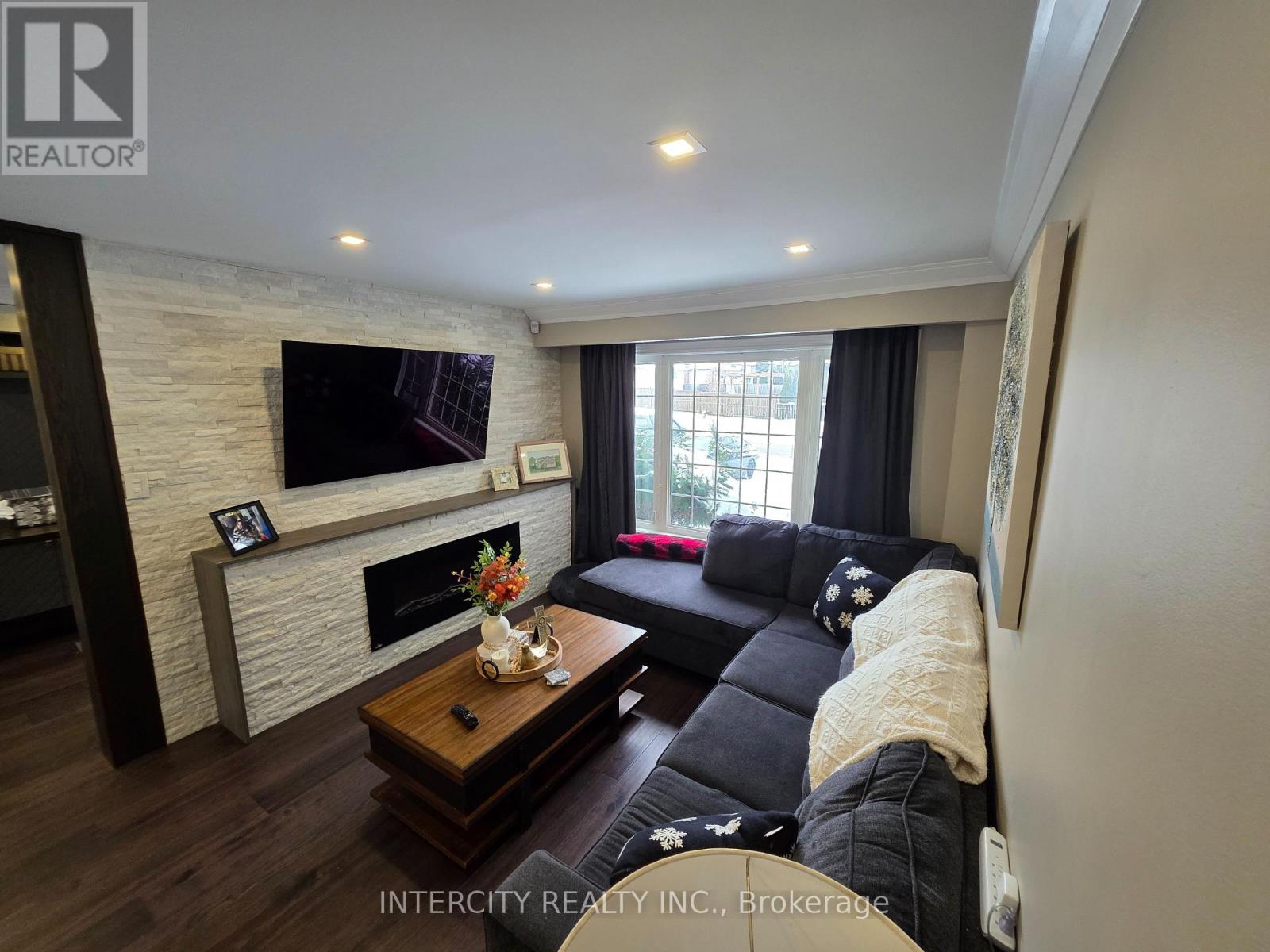 172 Bell Air Drive, Caledon, Ontario  L7E 2A2 - Photo 4 - W12744074