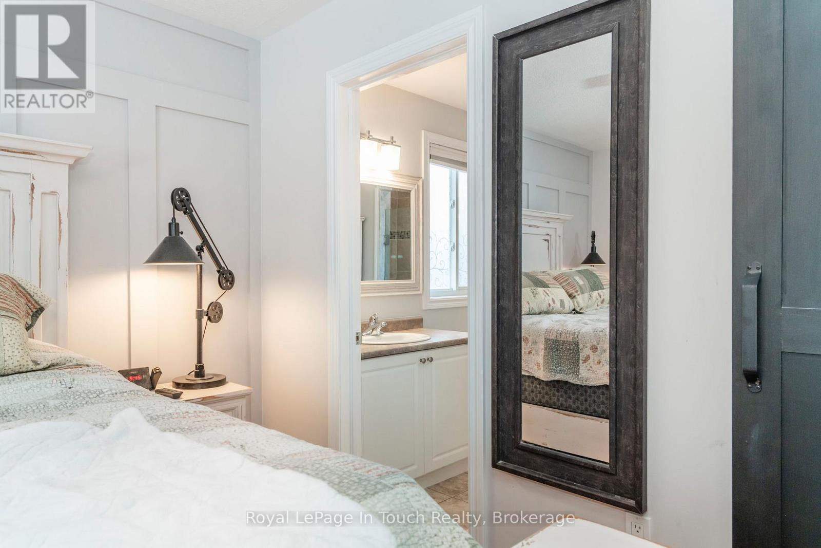 13 Hunter Avenue, Tay (Victoria Harbour), Ontario  L0K 2A0 - Photo 16 - S12755200