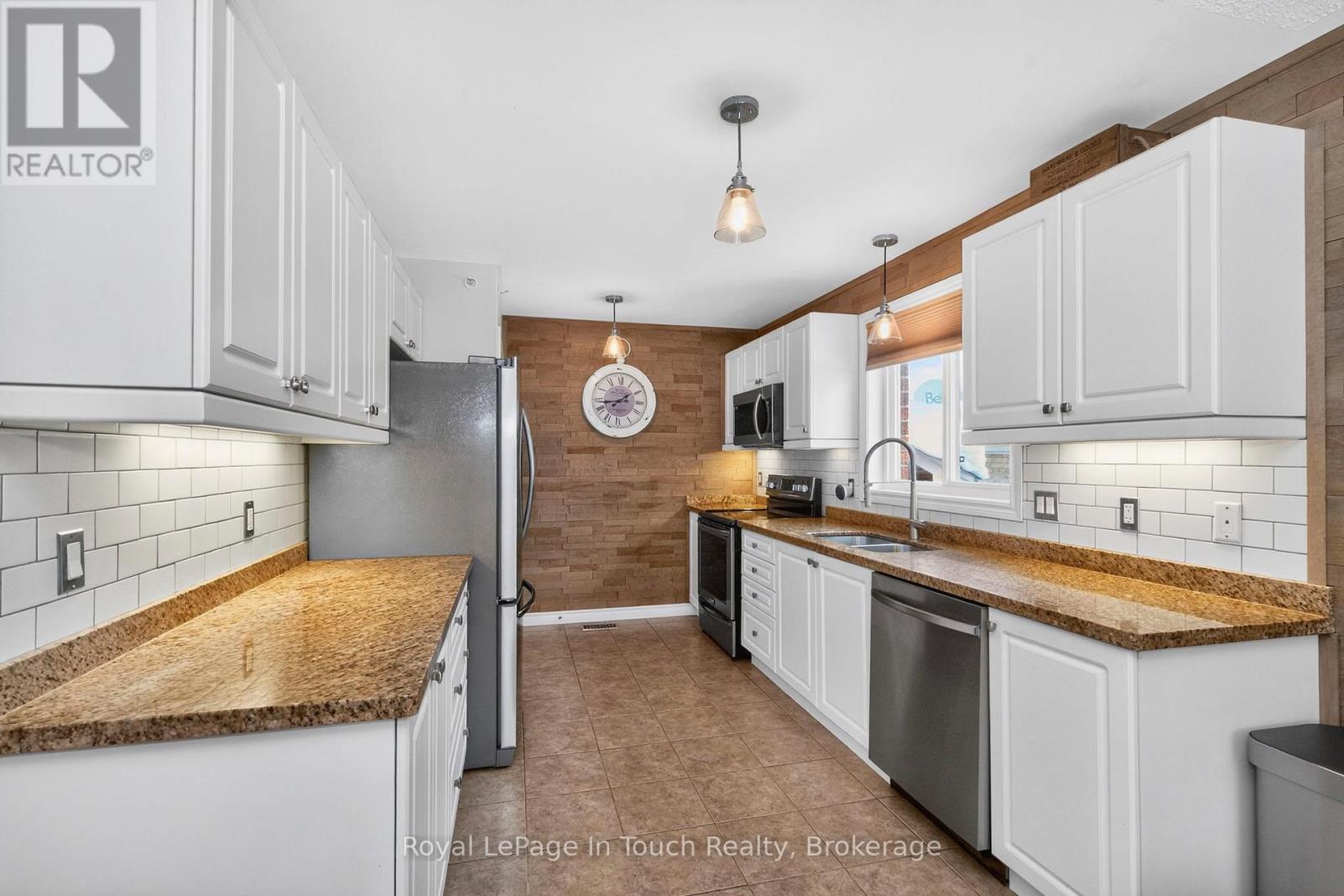 13 Hunter Avenue, Tay (Victoria Harbour), Ontario  L0K 2A0 - Photo 26 - S12755200