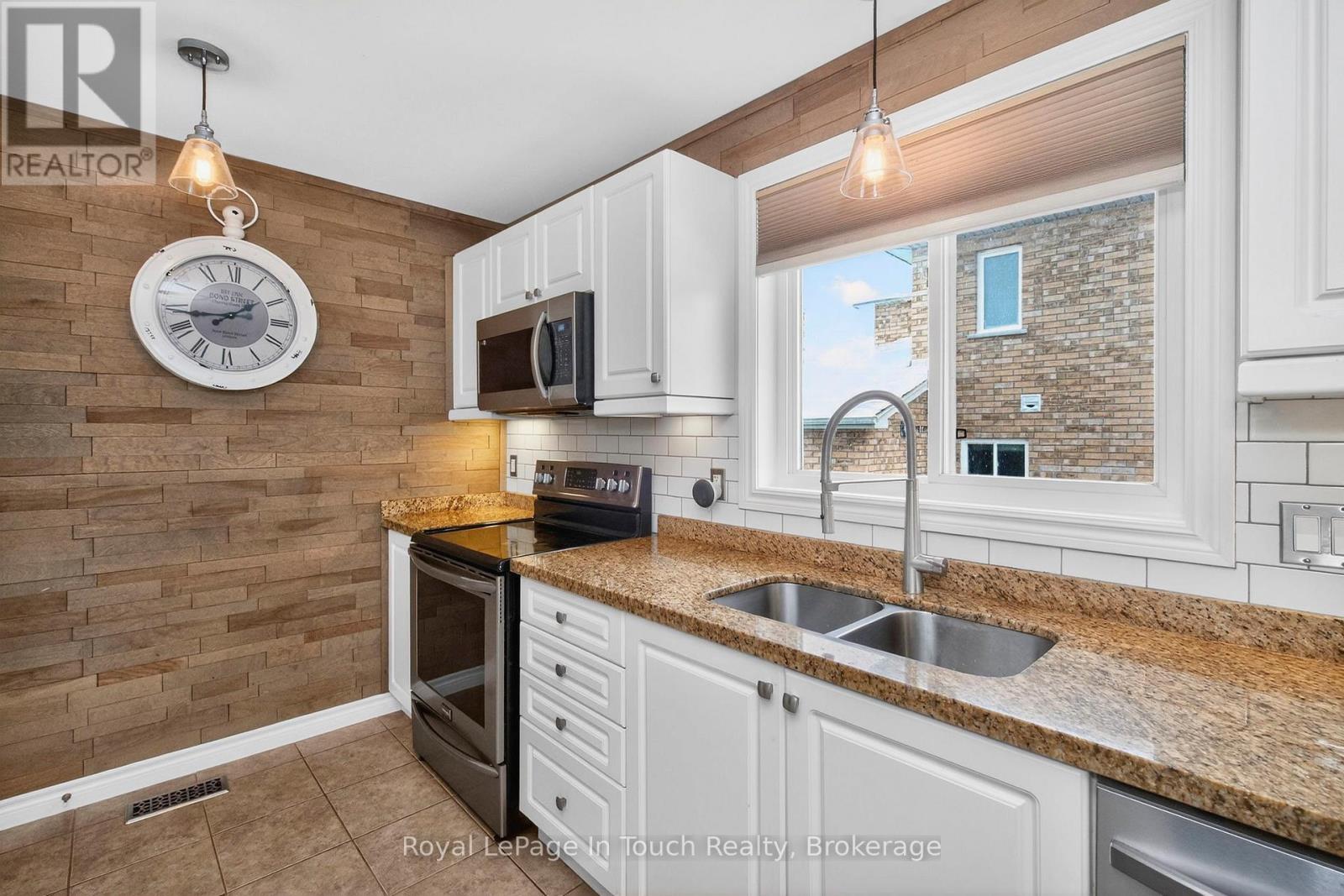 13 Hunter Avenue, Tay (Victoria Harbour), Ontario  L0K 2A0 - Photo 27 - S12755200