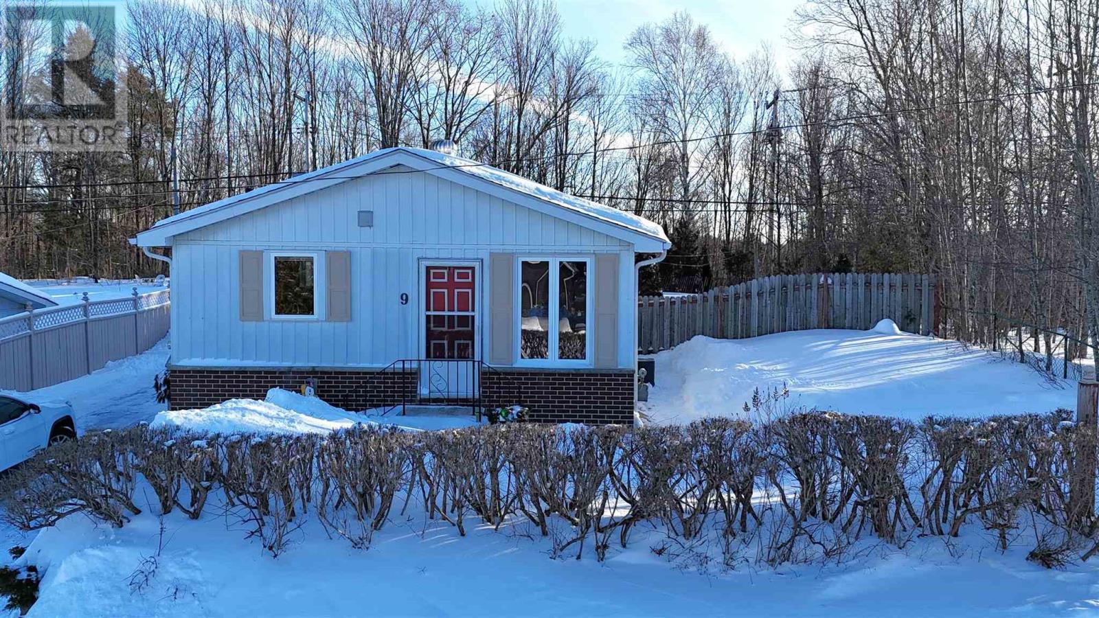 9 Axmith AVE, Elliot Lake, Ontario