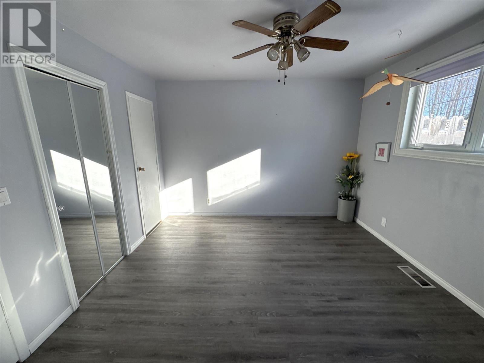 9 Axmith Ave, Elliot Lake, Ontario  P5A 1B5 - Photo 12 - SM260123