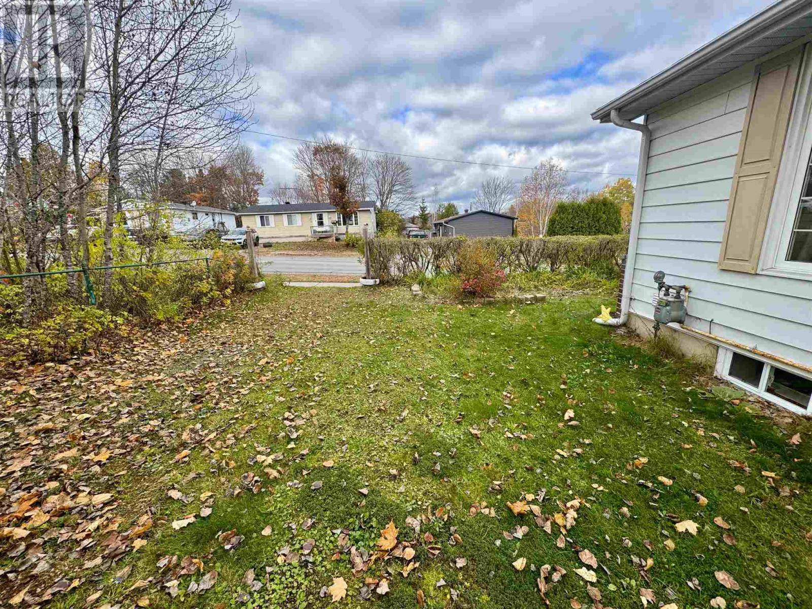 9 Axmith Ave, Elliot Lake, Ontario  P5A 1B5 - Photo 32 - SM260123