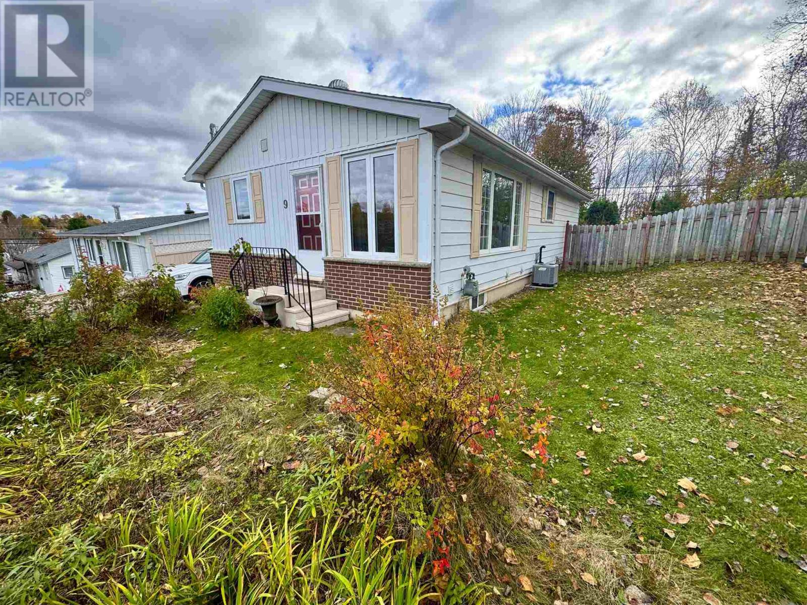 9 Axmith Ave, Elliot Lake, Ontario  P5A 1B5 - Photo 33 - SM260123