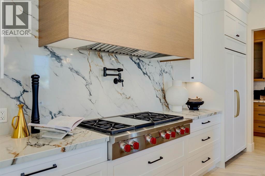 8 Calais Lane Sw, Calgary, Alberta  T3E 7K1 - Photo 9 - A2265048