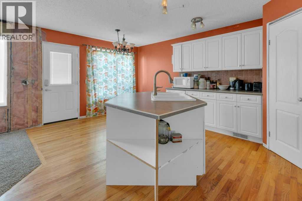 10832 Valley Springs Road Nw, Calgary, Alberta  T3B 5R2 - Photo 24 - A2282530