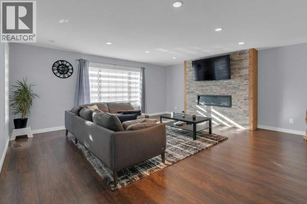 10832 Valley Springs Road Nw, Calgary, Alberta  T3B 5R2 - Photo 6 - A2282530