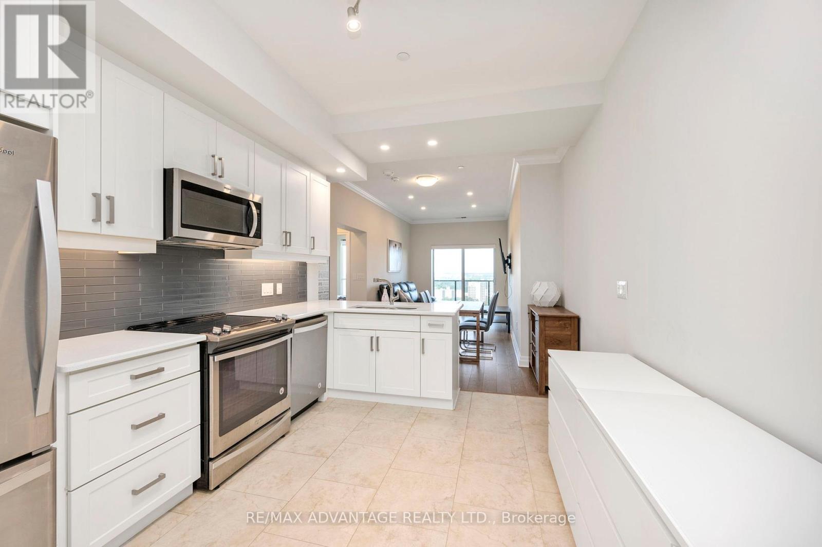 2002 - 505 Talbot Street, London East, Ontario  N6A 2S6 - Photo 3 - X12755176