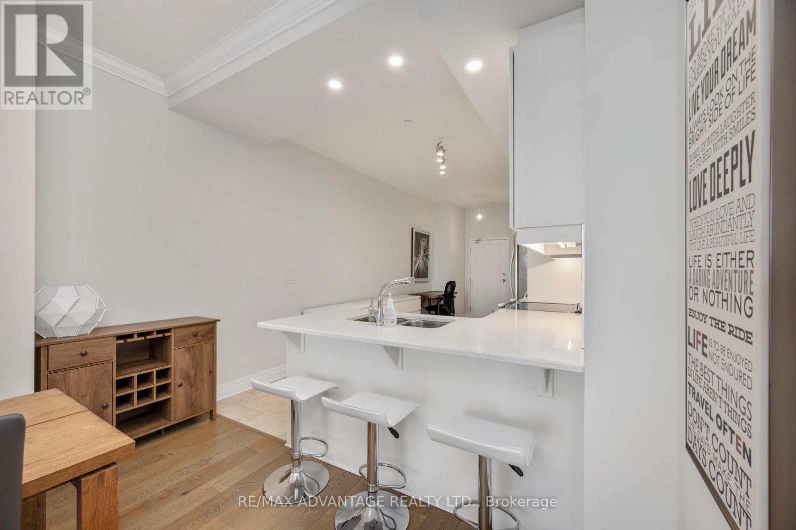 2002 - 505 Talbot Street, London East, Ontario  N6A 2S6 - Photo 4 - X12755176