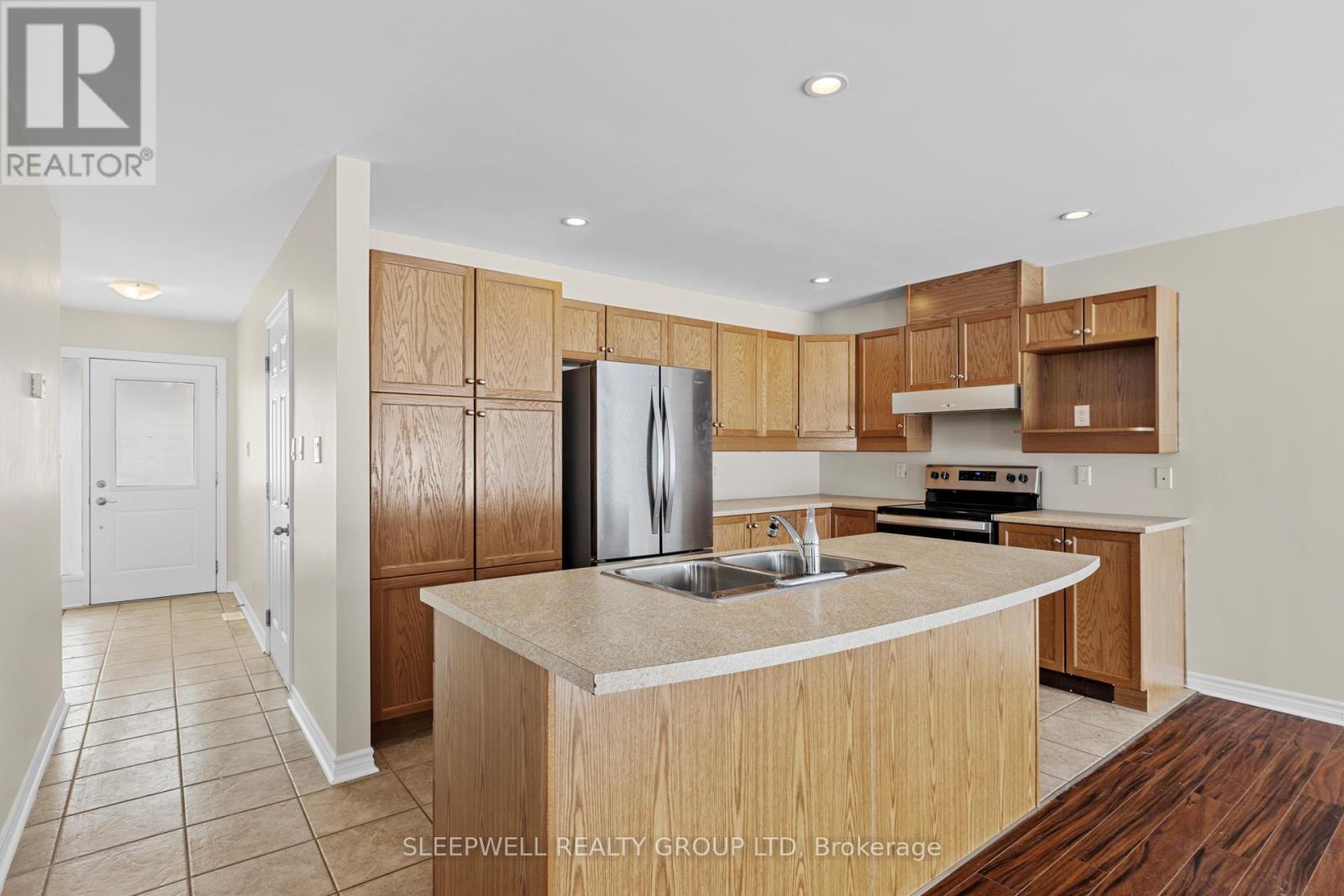 94 Fourth Avenue, Arnprior, Ontario  K7S 0G1 - Photo 4 - X12754992