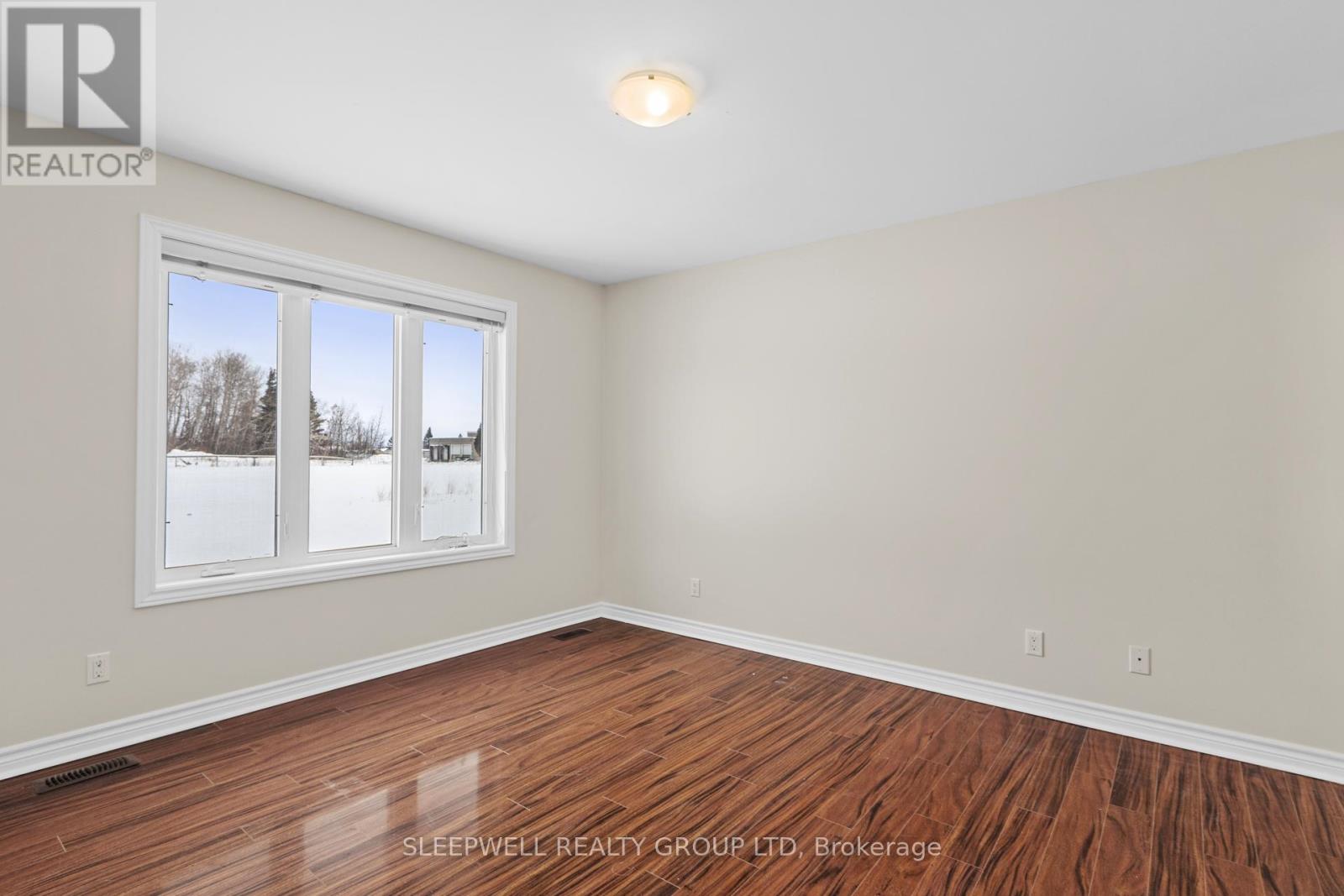 94 Fourth Avenue, Arnprior, Ontario  K7S 0G1 - Photo 9 - X12754992