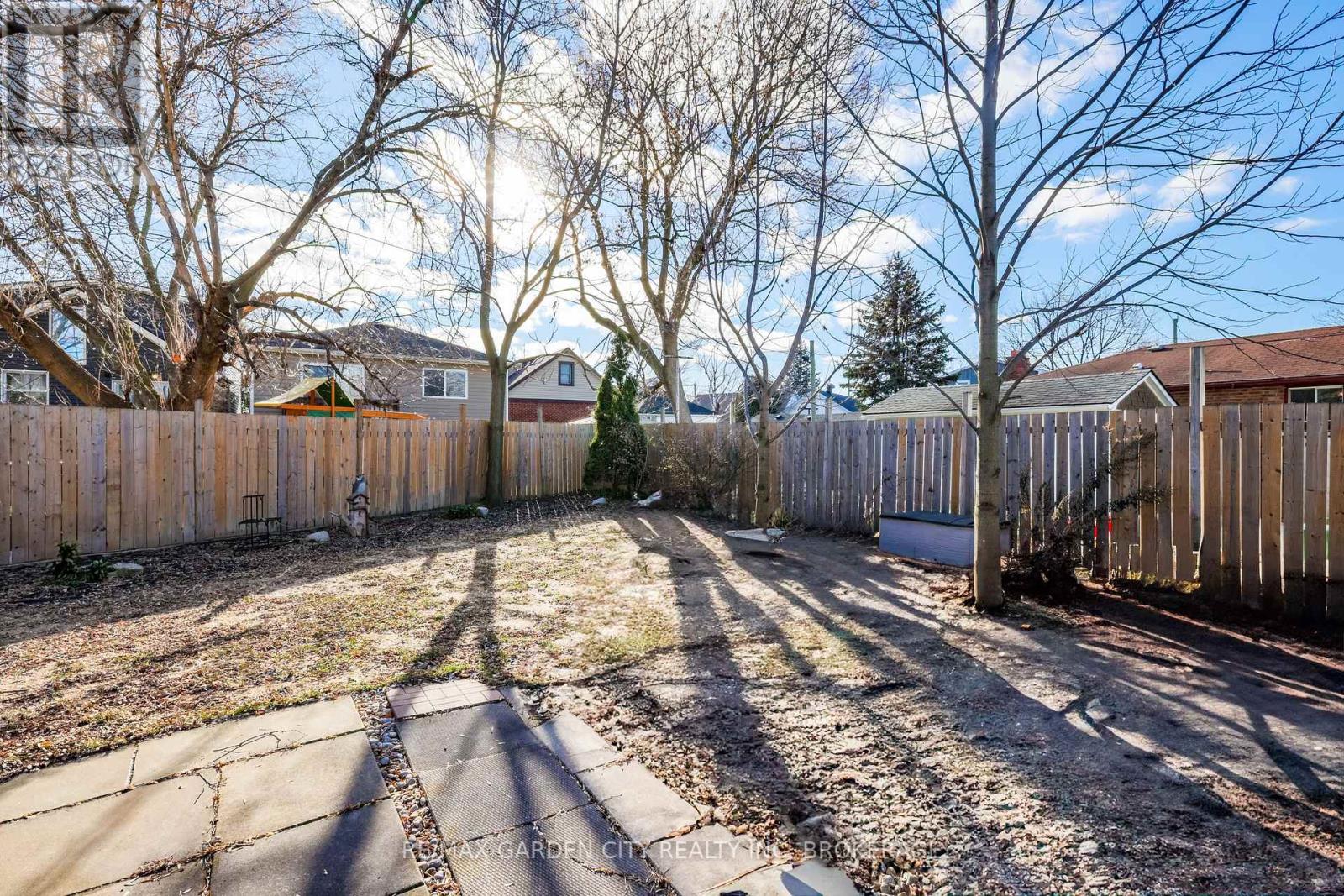 26 Garnet Street, St. Catharines, Ontario  L2M 5E8 - Photo 18 - X12755086