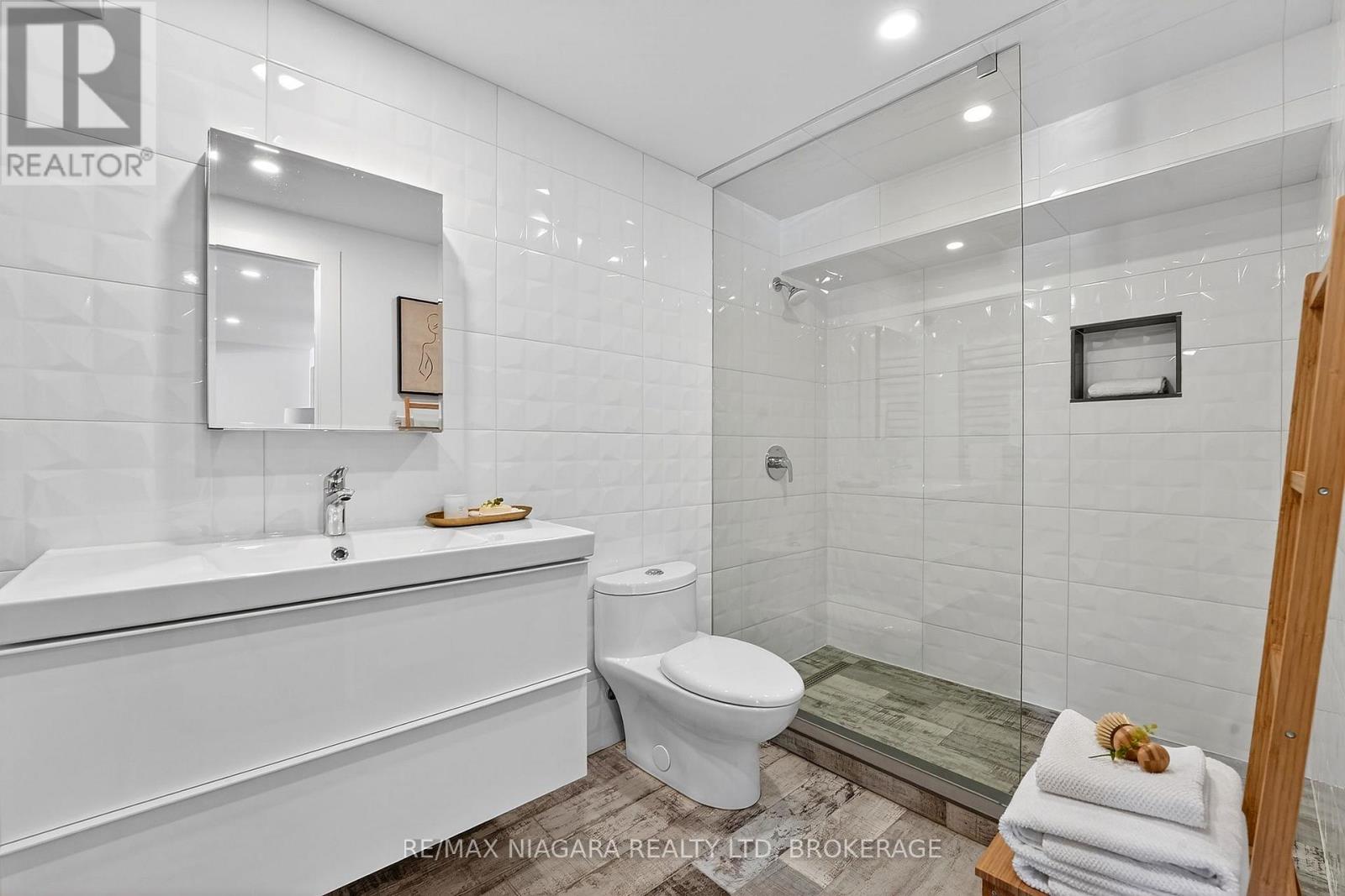 5799 Osprey Avenue, Niagara Falls (Forestview), Ontario  L2H 0G2 - Photo 38 - X12755170