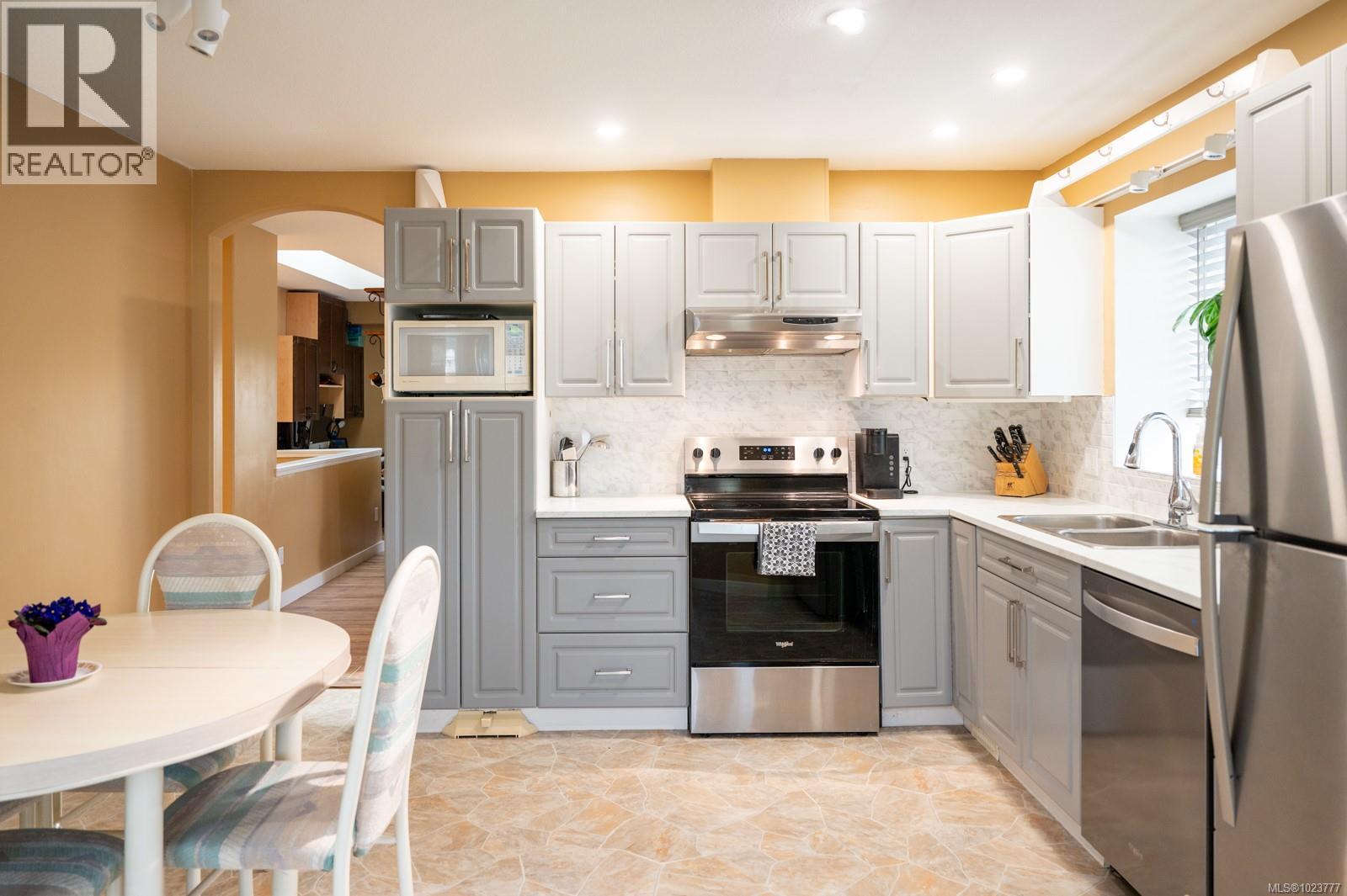 6614 Everest Dr, Nanaimo, British Columbia  V9T 6H6 - Photo 8 - 1023777