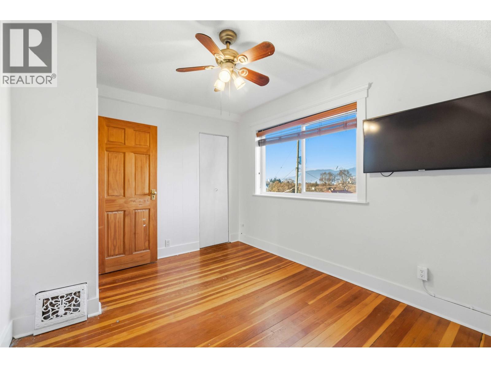 Listing Picture 16 of 34 : 621 E 23RD AVENUE, Vancouver / 溫哥華 - 魯藝地產 Yvonne Lu Group - MLS Medallion Club Member