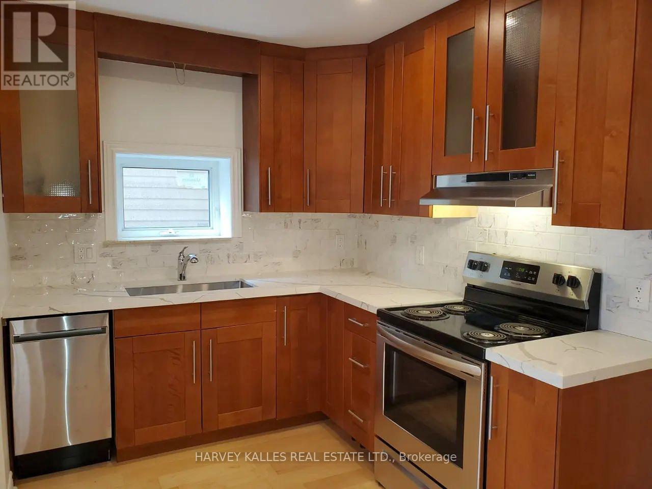 Main - 679 Vaughan Road, Toronto, Ontario  M6E 2Y7 - Photo 2 - C12755018