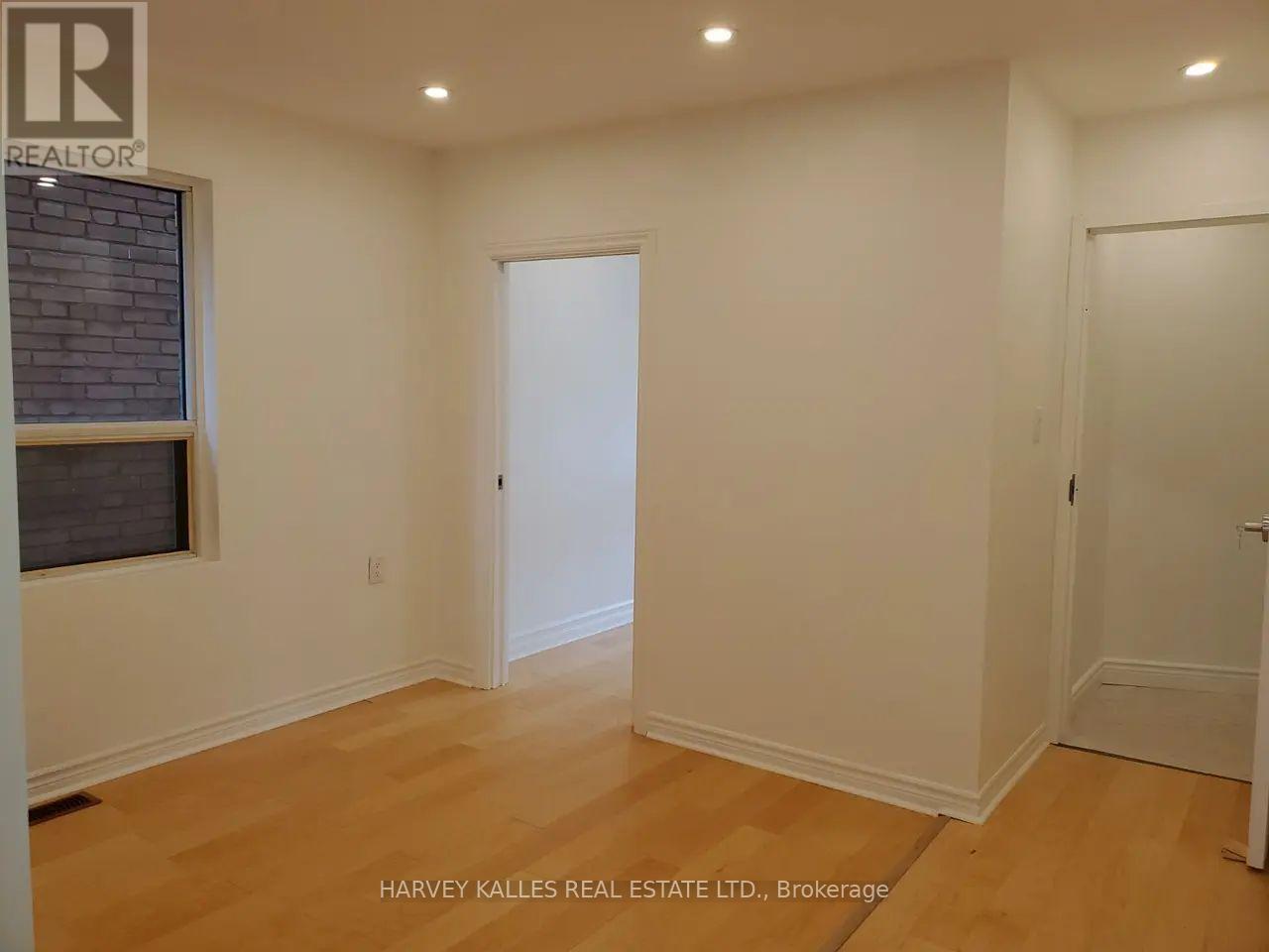 Main - 679 Vaughan Road, Toronto, Ontario  M6E 2Y7 - Photo 6 - C12755018