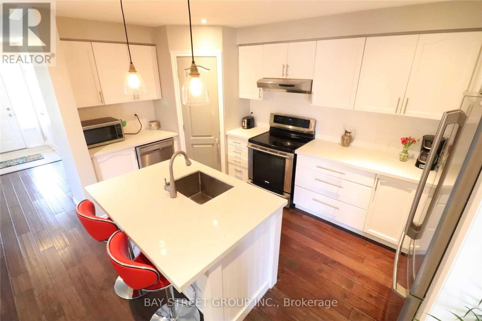 14 Mccartney Avenue, Whitby, Ontario  L1R 2Y3 - Photo 7 - E12755104