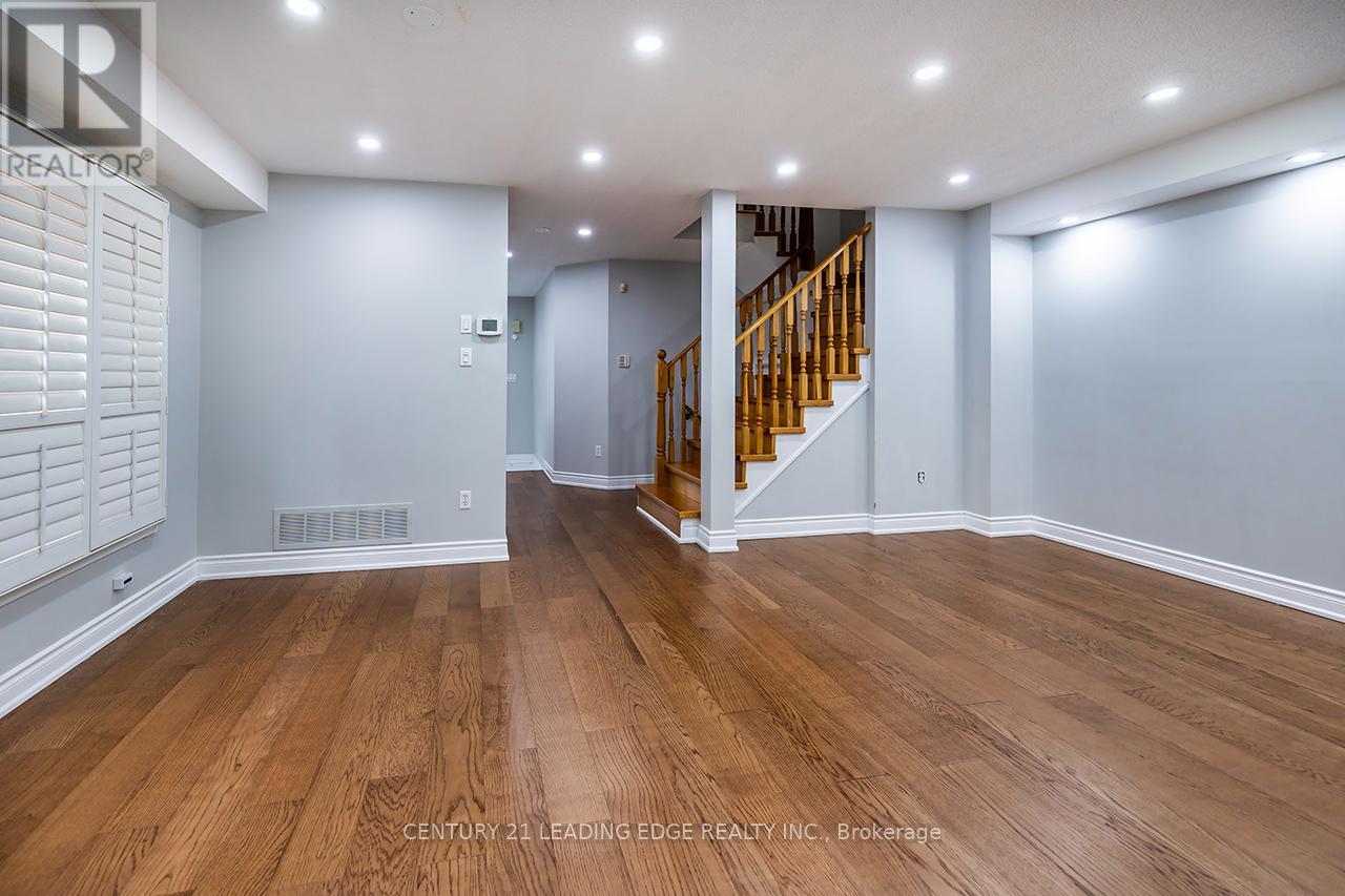 121 Trail Ridge Lane, Markham, Ontario  L6C 2C6 - Photo 13 - N12755142