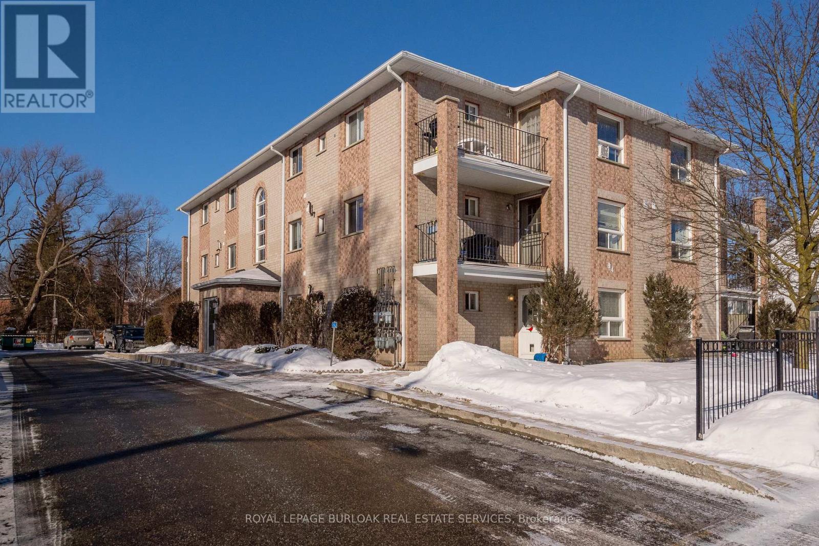 94 Sanford Street, Barrie (Sanford), Ontario  L4N 3C5 - Photo 1 - S12755048