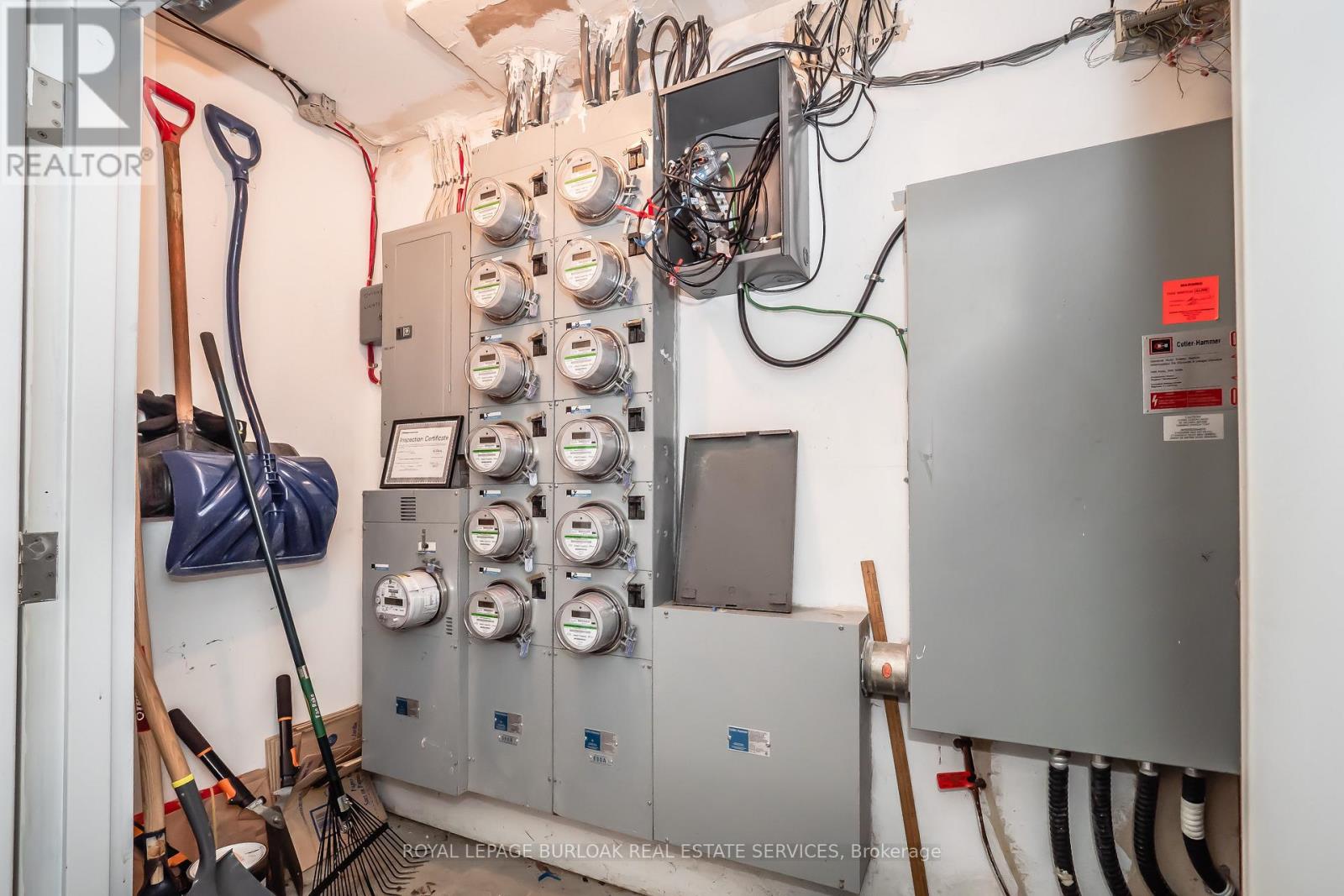 94 Sanford Street, Barrie (Sanford), Ontario  L4N 3C5 - Photo 5 - S12755048