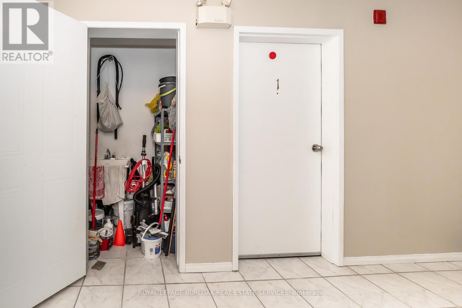 94 Sanford Street, Barrie (Sanford), Ontario  L4N 3C5 - Photo 6 - S12755048