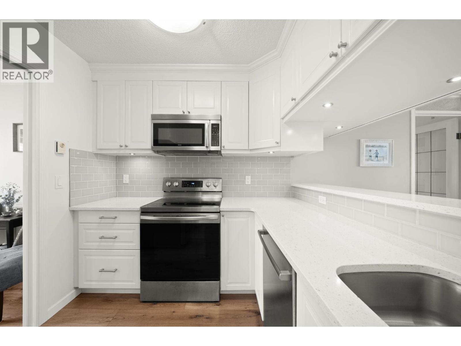 301 8728 Sw Marine Drive, Vancouver, British Columbia  V6P 6A4 - Photo 8 - R3085988