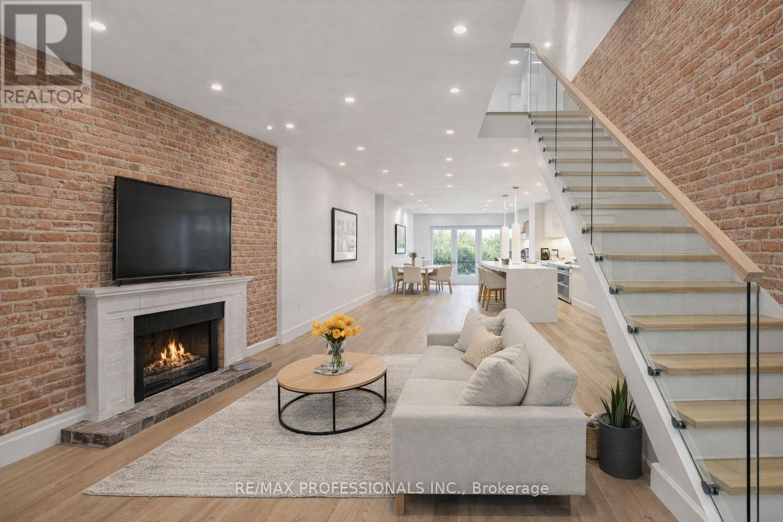 68 Dixon Avenue, Toronto, Ontario  M4L 1N6 - Photo 8 - E12754434