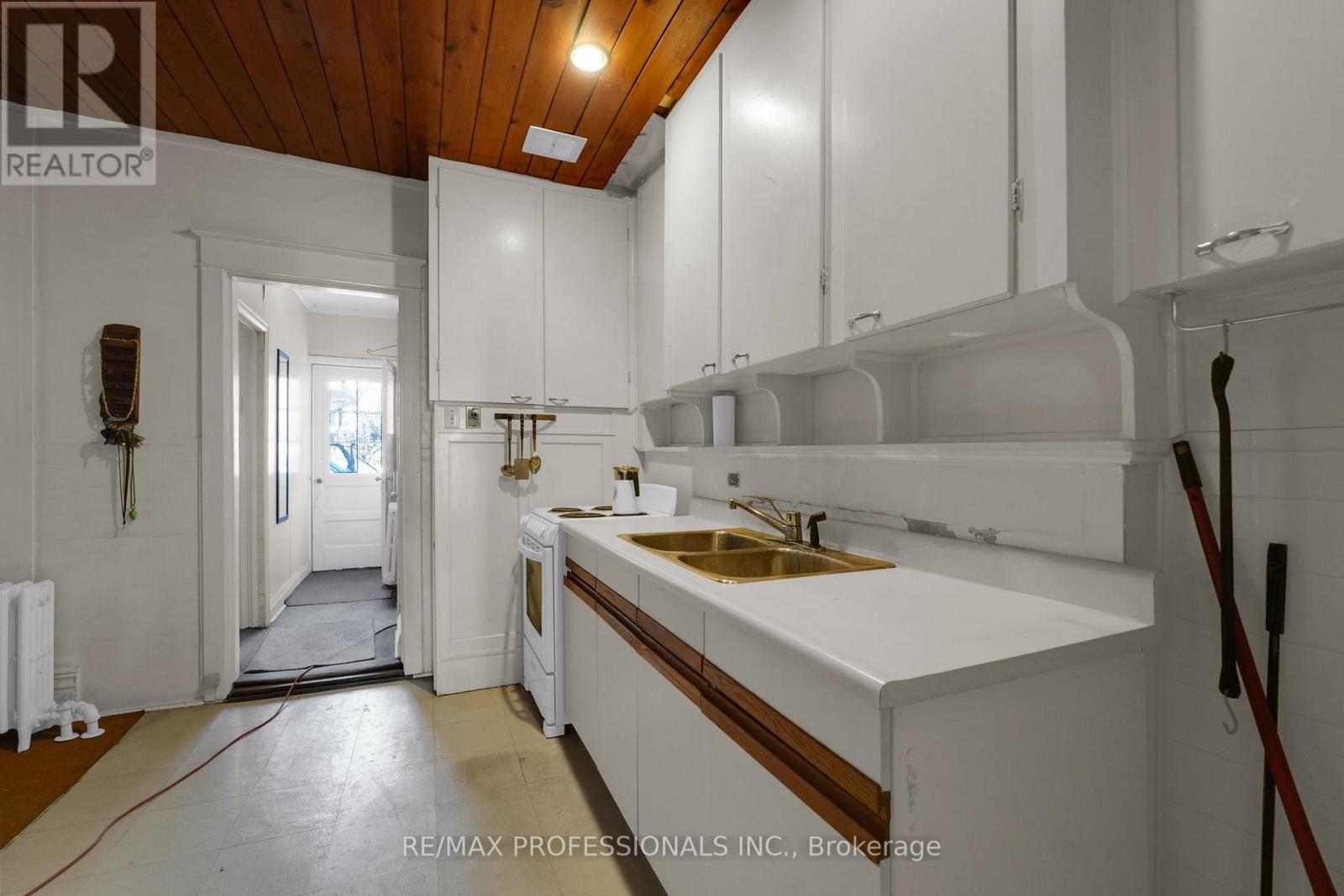 68 Dixon Avenue, Toronto, Ontario  M4L 1N6 - Photo 9 - E12754434