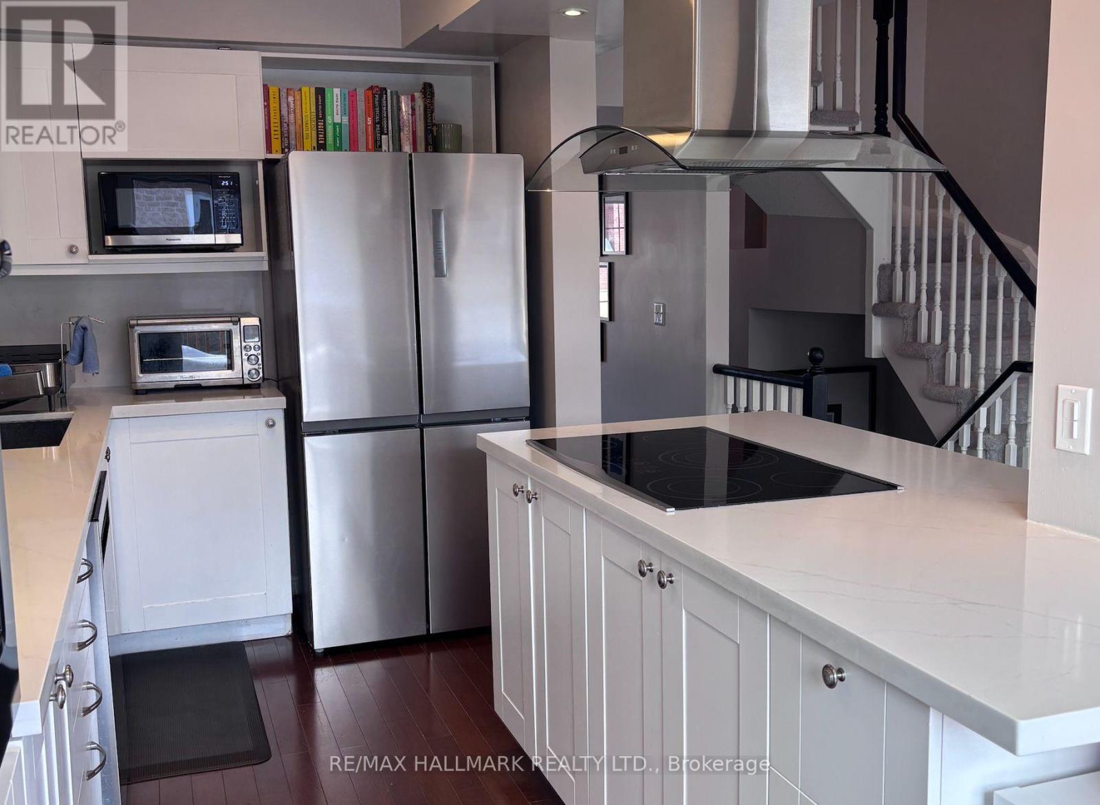 568 Legresley Lane, Newmarket, Ontario  L3Y 8R8 - Photo 5 - N12736844