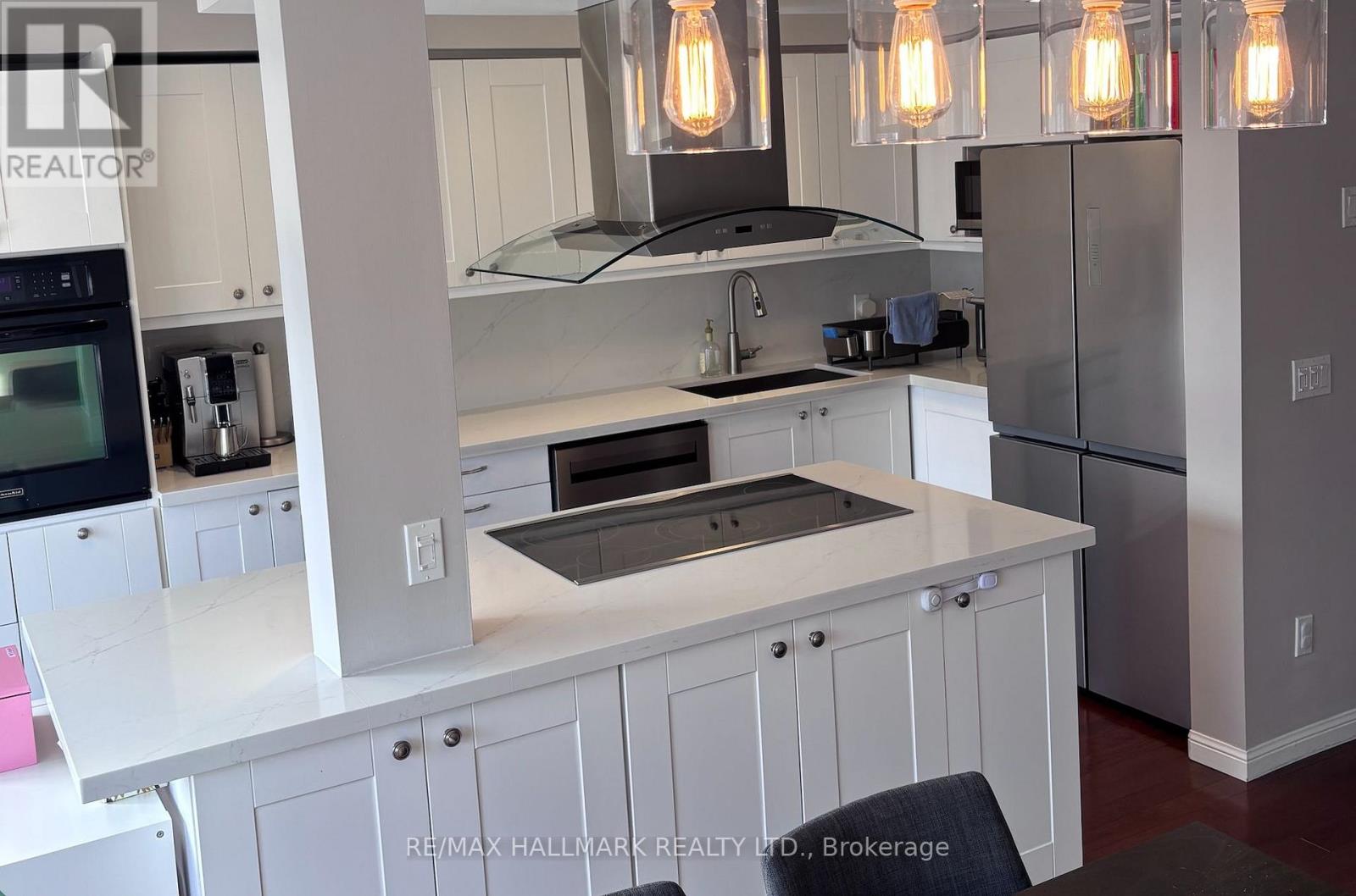 568 Legresley Lane, Newmarket, Ontario  L3Y 8R8 - Photo 6 - N12736844