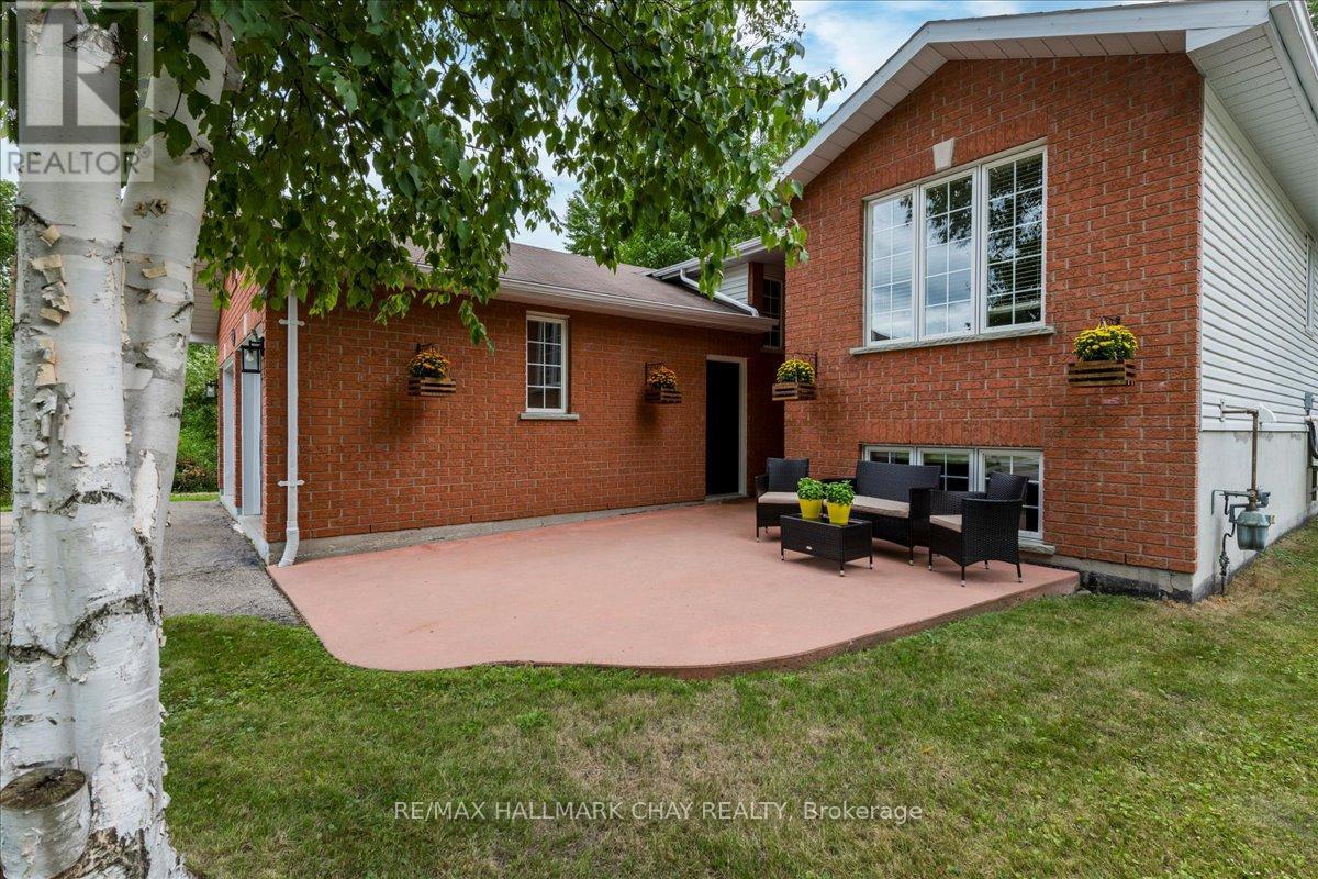 1103 Belle Aire Beach Road, Innisfil, Ontario  L0L 1C0 - Photo 2 - N12752344