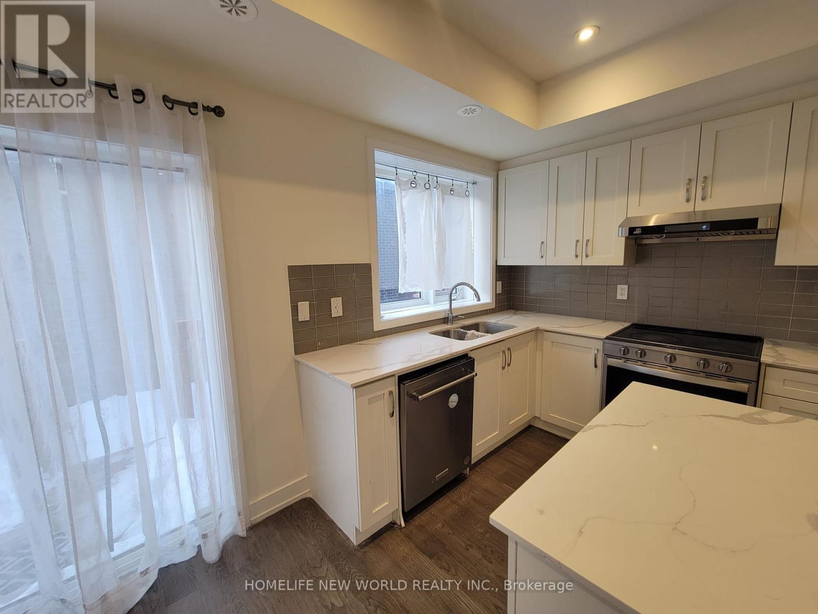 114 William Duncan Road, Toronto, Ontario  M3K 0C7 - Photo 2 - W12754986