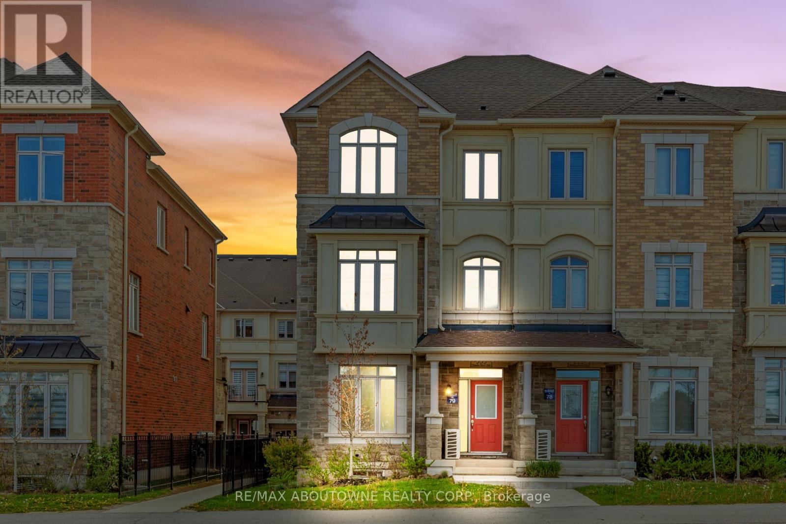 533 DUNDAS STREET E, Oakville, Ontario