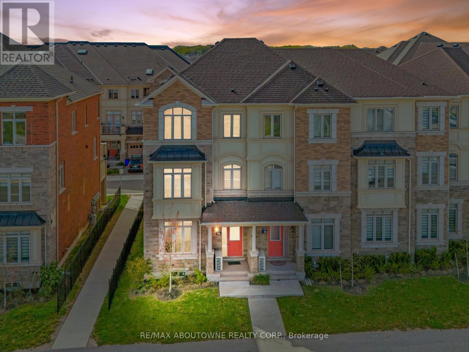 533 Dundas Street E, Oakville, Ontario  L6H 3P6 - Photo 3 - W12754998