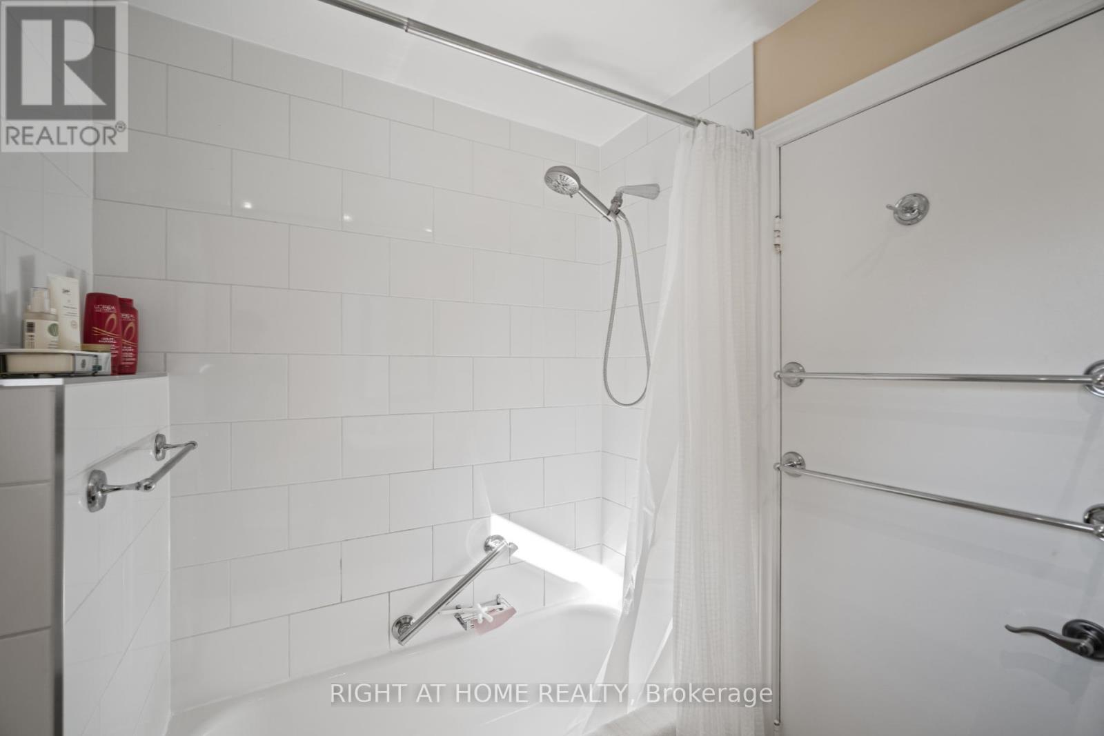 20 West Deane Valley Road, Toronto, Ontario  M9B 3K5 - Photo 17 - W12755032