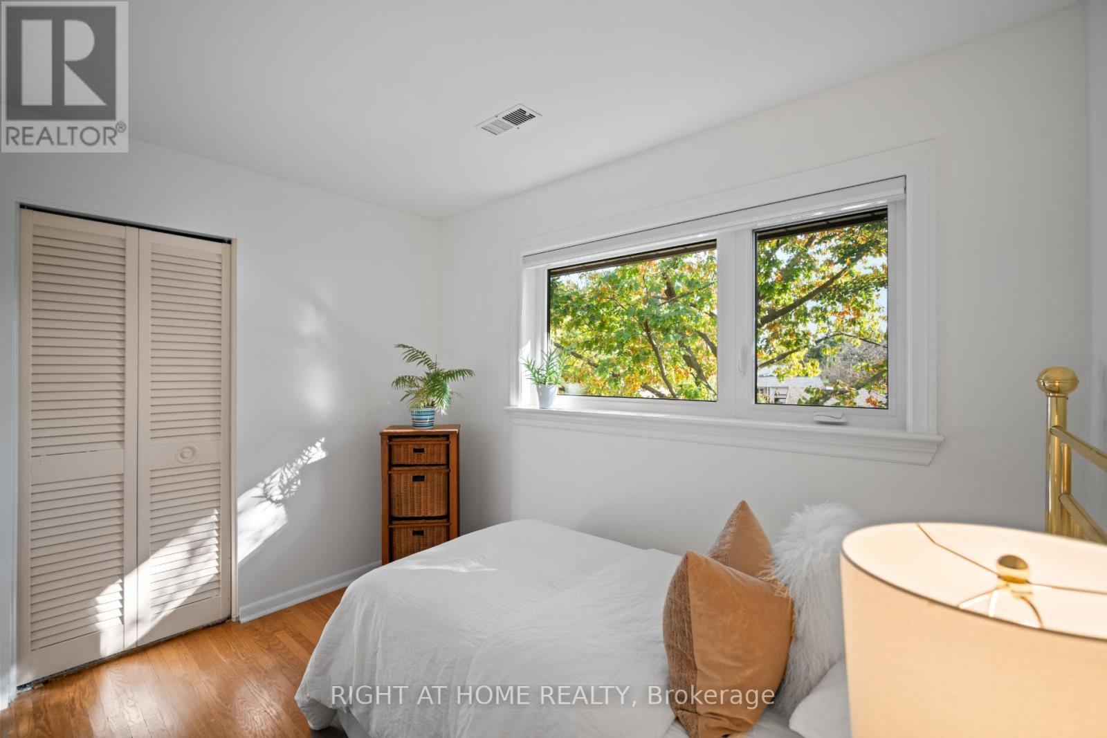 20 West Deane Valley Road, Toronto, Ontario  M9B 3K5 - Photo 18 - W12755032