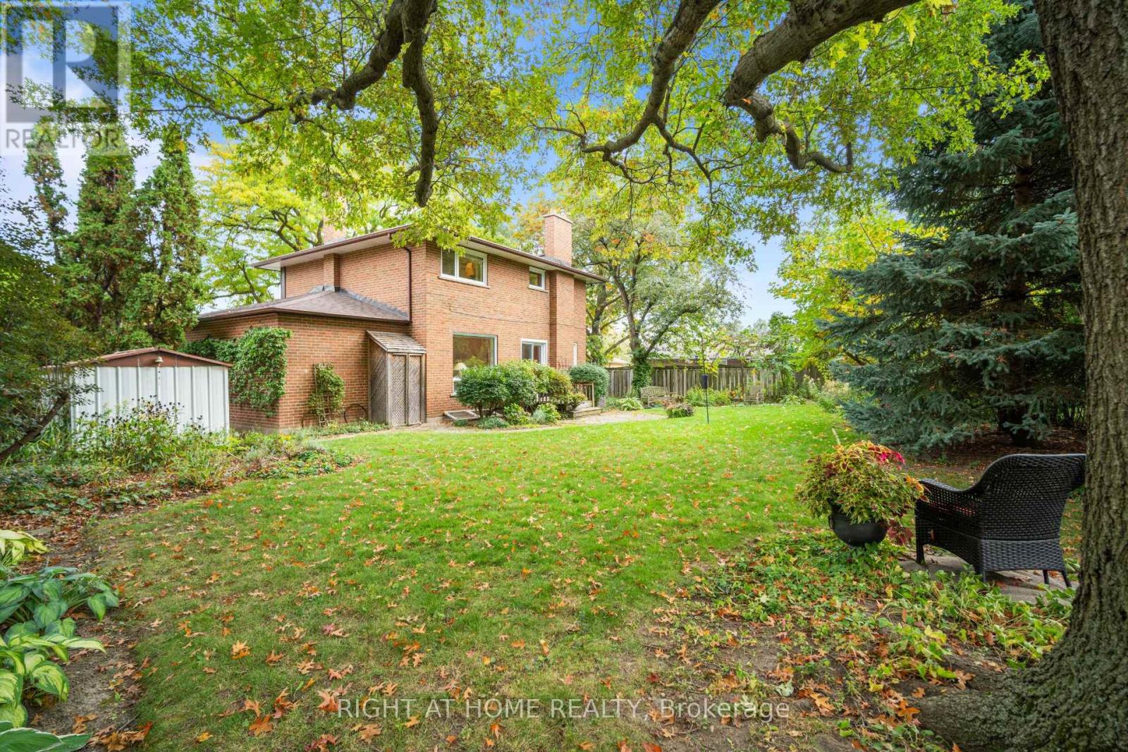 20 West Deane Valley Road, Toronto, Ontario  M9B 3K5 - Photo 27 - W12755032