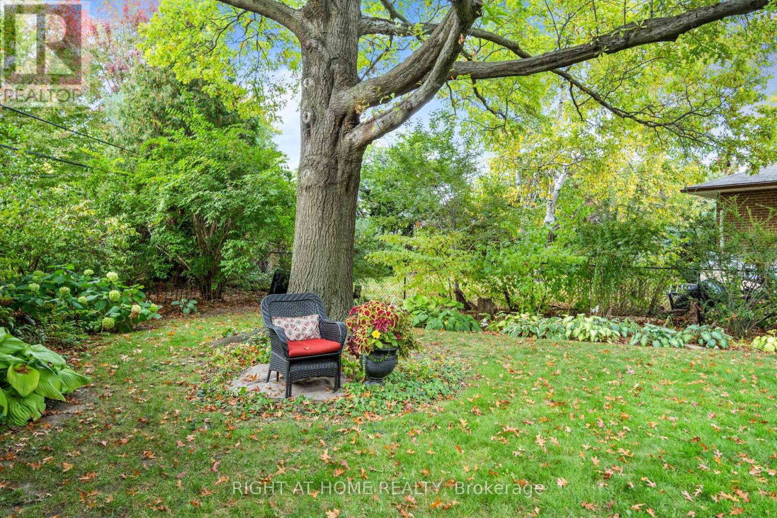 20 West Deane Valley Road, Toronto, Ontario  M9B 3K5 - Photo 29 - W12755032