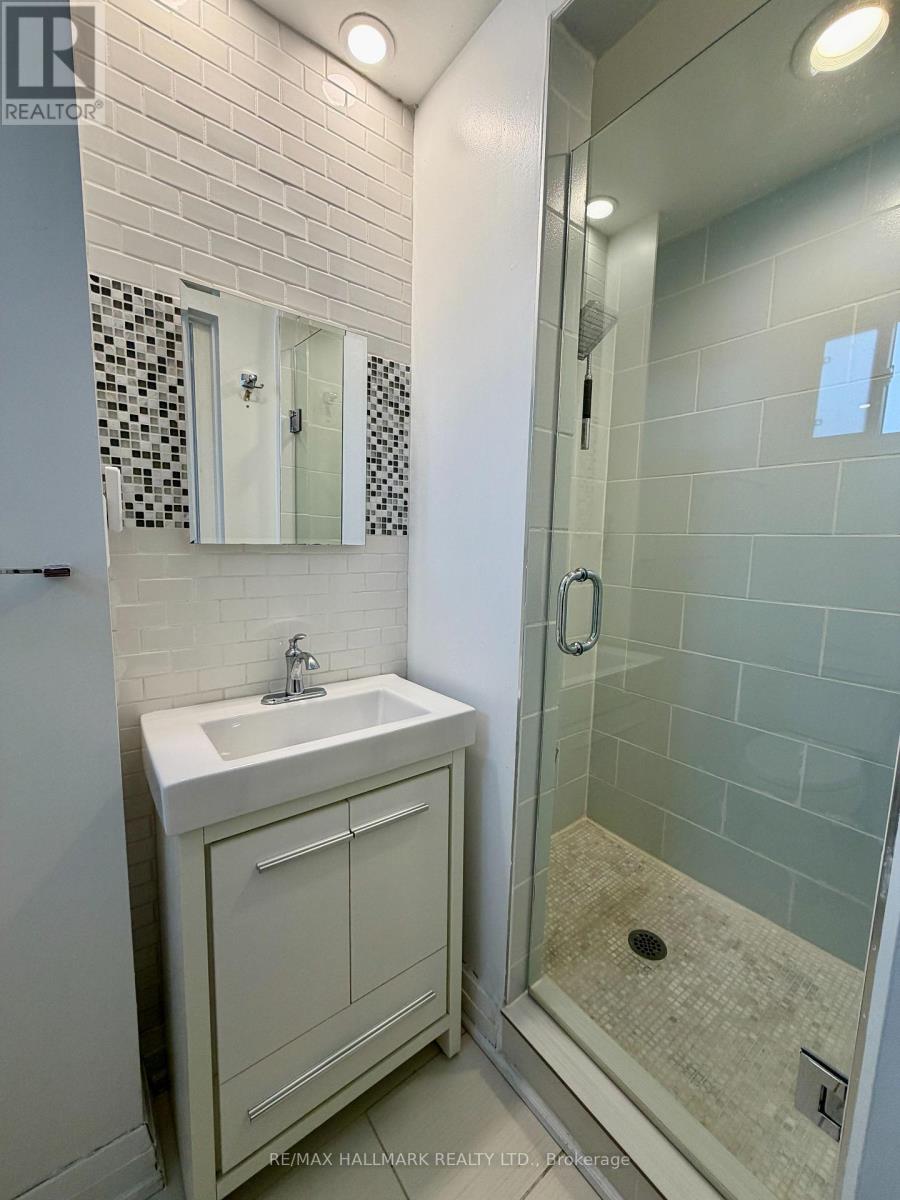 12 Sweetland Road, Toronto, Ontario  M9P 3K9 - Photo 11 - W12755070