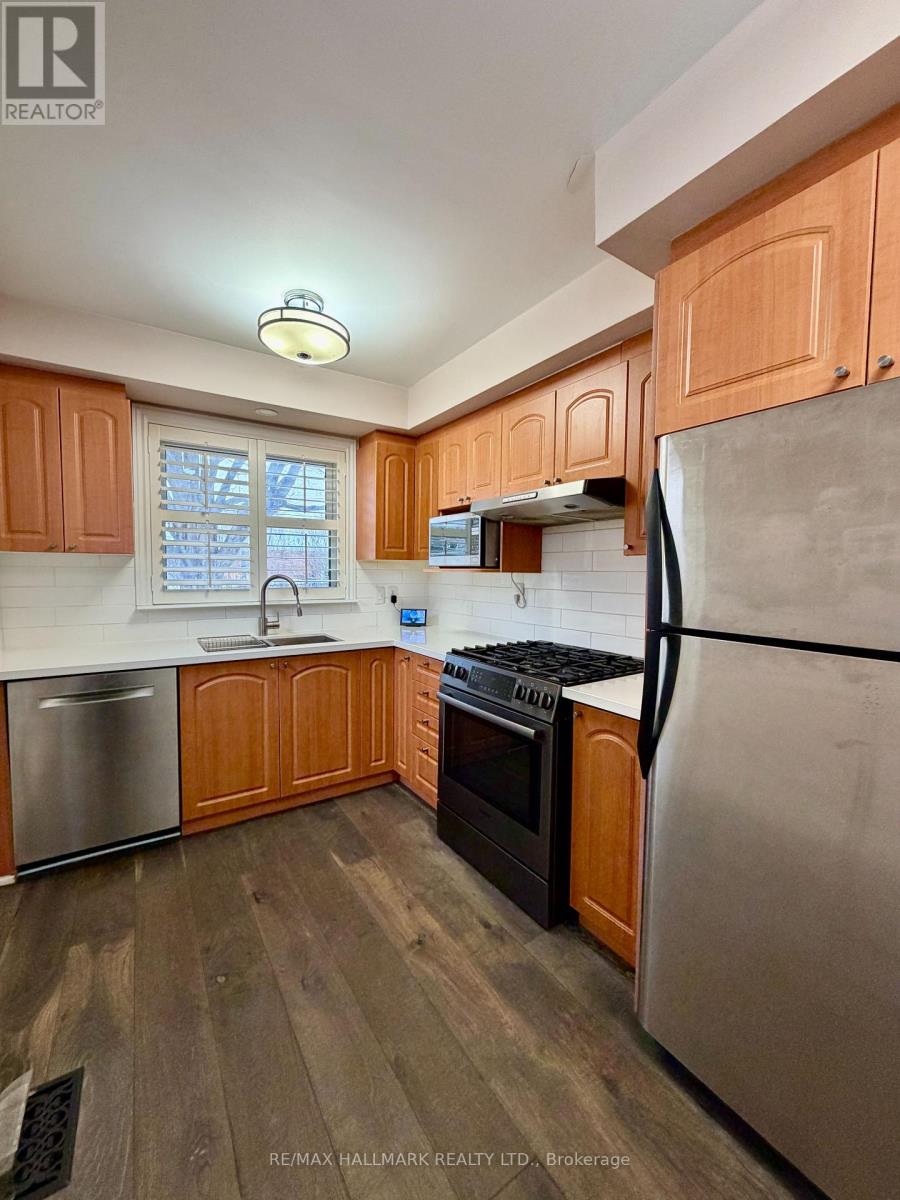 12 Sweetland Road, Toronto, Ontario  M9P 3K9 - Photo 5 - W12755070