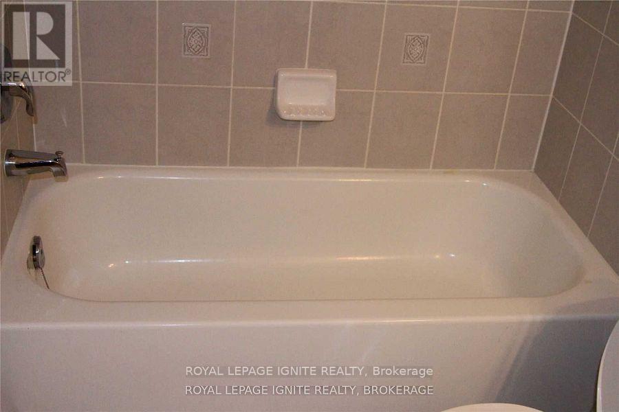 34 Sugarberry Drive, Brampton, Ontario  L6X 0K3 - Photo 12 - W12755078