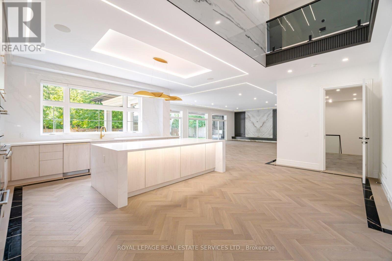 2014 Lakeshore Road W, Oakville, Ontario  L6L 1G7 - Photo 10 - W12755092