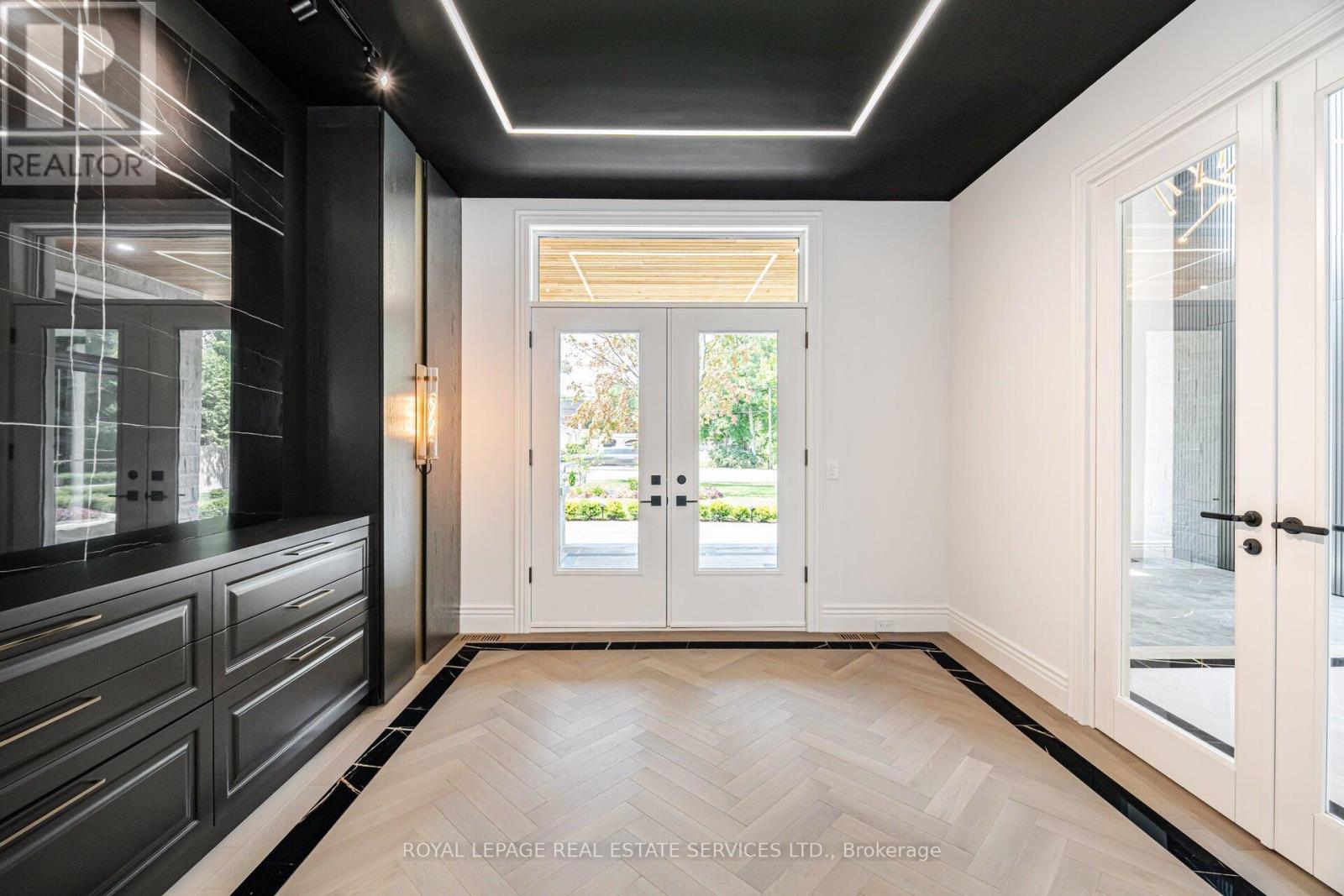 2014 Lakeshore Road W, Oakville, Ontario  L6L 1G7 - Photo 13 - W12755092