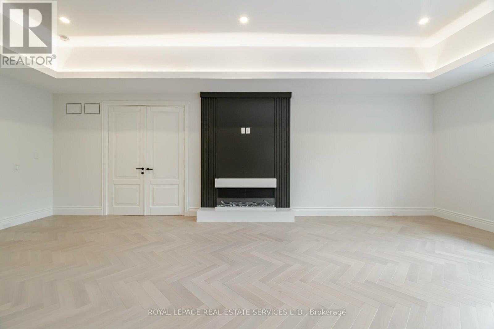 2014 Lakeshore Road W, Oakville, Ontario  L6L 1G7 - Photo 20 - W12755092