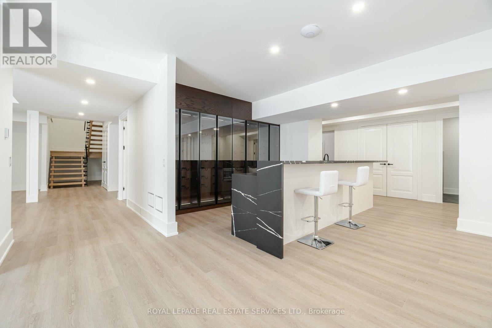 2014 Lakeshore Road W, Oakville, Ontario  L6L 1G7 - Photo 36 - W12755092