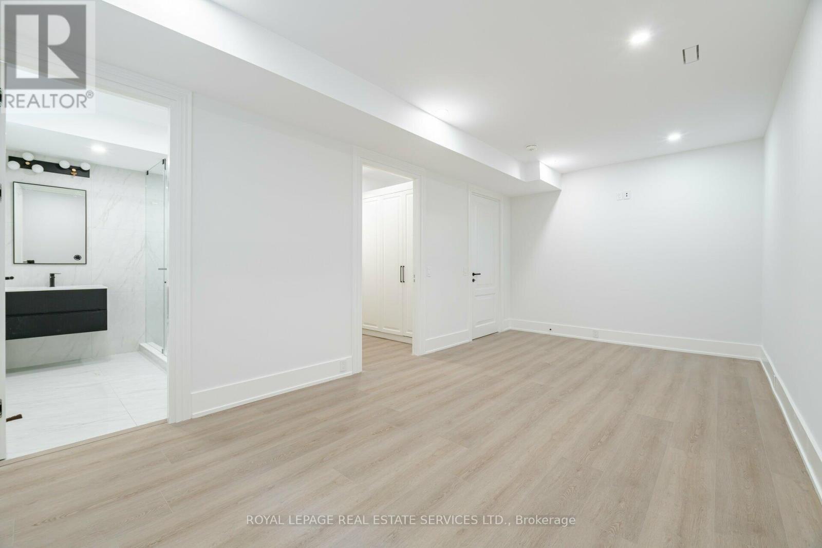 2014 Lakeshore Road W, Oakville, Ontario  L6L 1G7 - Photo 39 - W12755092